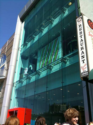 m-NewPeople_012